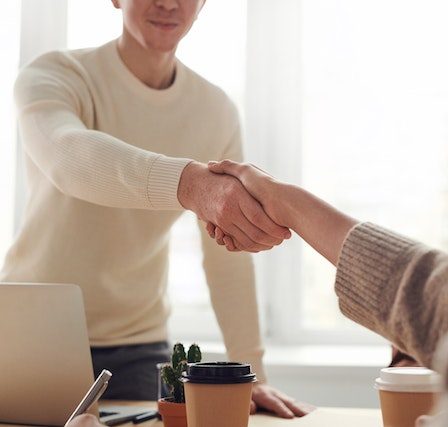 Herramientas para investigación de usuarios: entrevistas, encuestas, tests de usabilidad, entre otras