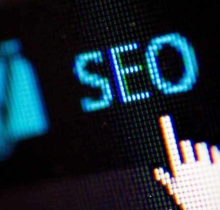 Los principales elementos de una página web optimizada para SEO: etiquetas meta, contenido, estructura de URL, imágenes, entre otros