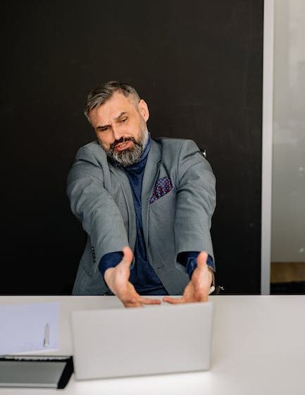 Los principales elementos de un componente en React: props, estado, ciclo de vida, entre otros