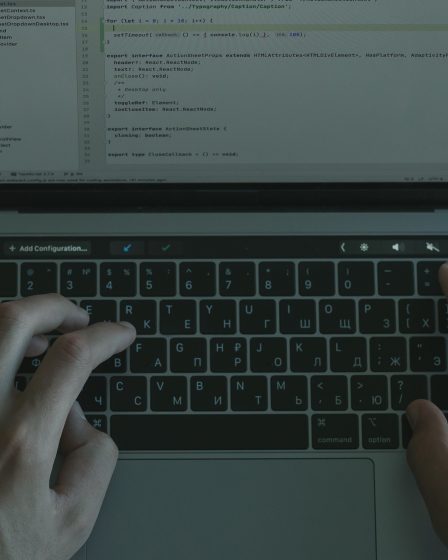 Cómo utilizar WebSockets en Node.js para comunicación bidireccional